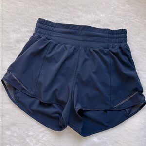 Lululemon Hotty Hot High Rise Short 2.5 inch Size 4 Navy EUC
